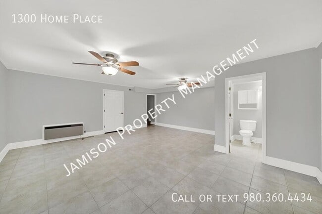 Building Photo - 1300 Home Pl