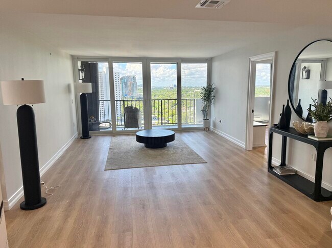 Building Photo - 5600 N Flagler Dr