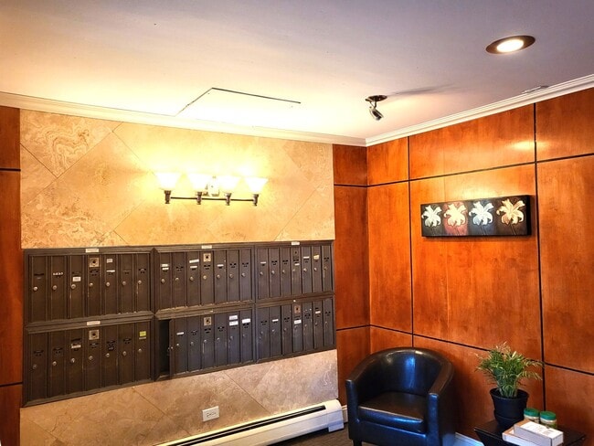 Building Photo - 4600 N Cumberland Ave