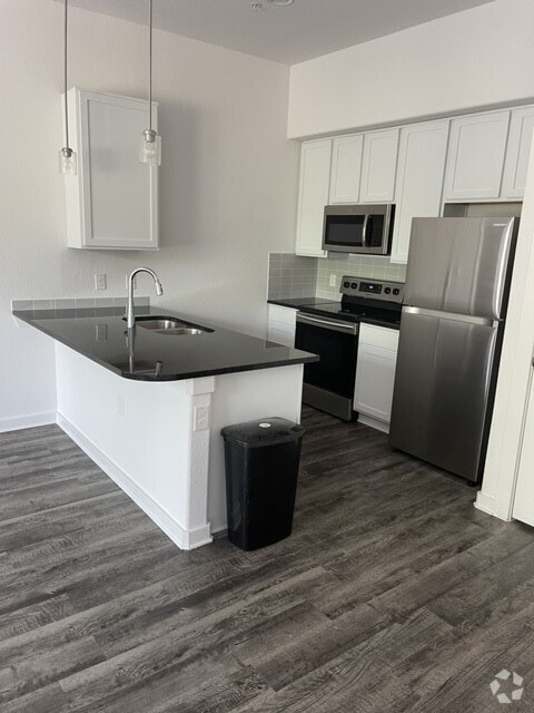 Building Photo - 680 Naumann Dr