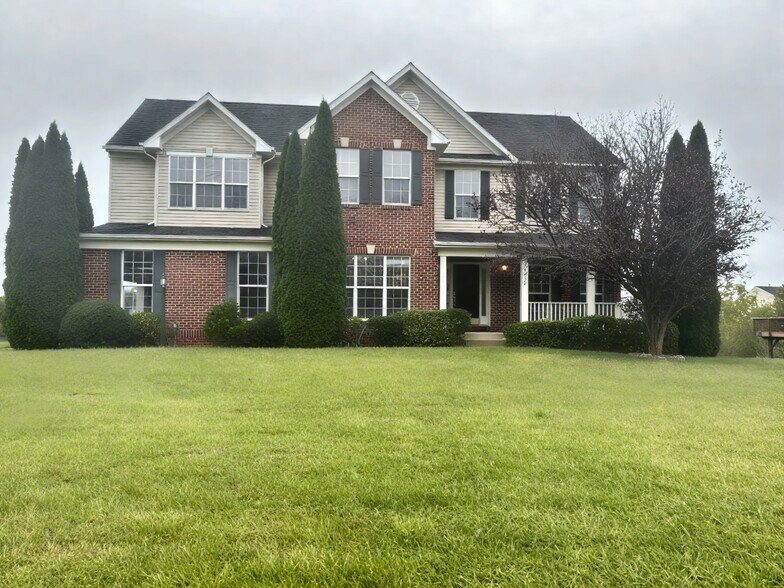 Front view - 15024 Burgandine Ave
