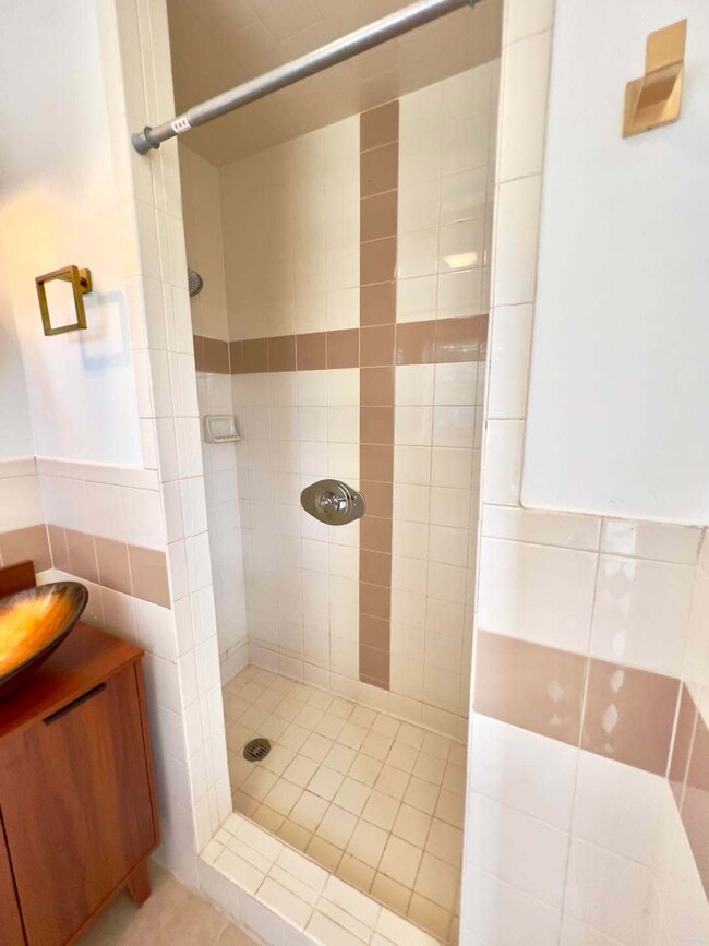 Building Photo - 1337 Broad St