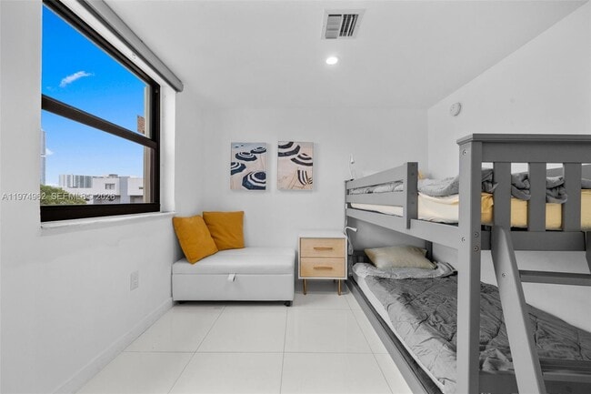 Building Photo - 445 Poinciana Island Dr