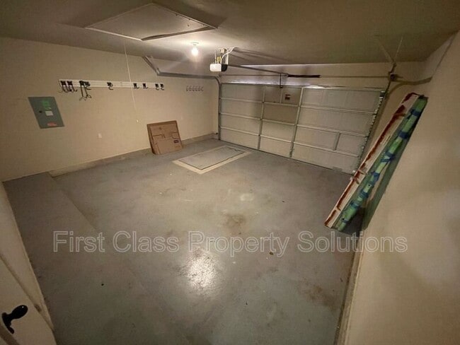 Building Photo - 2265 Blue Jay Dr