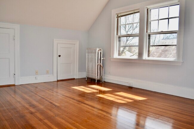 Building Photo - 291 Mt Auburn St