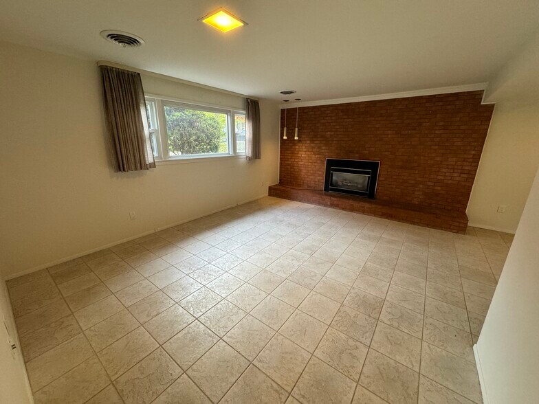 lower level den - 1013 Mountfort Ct SW