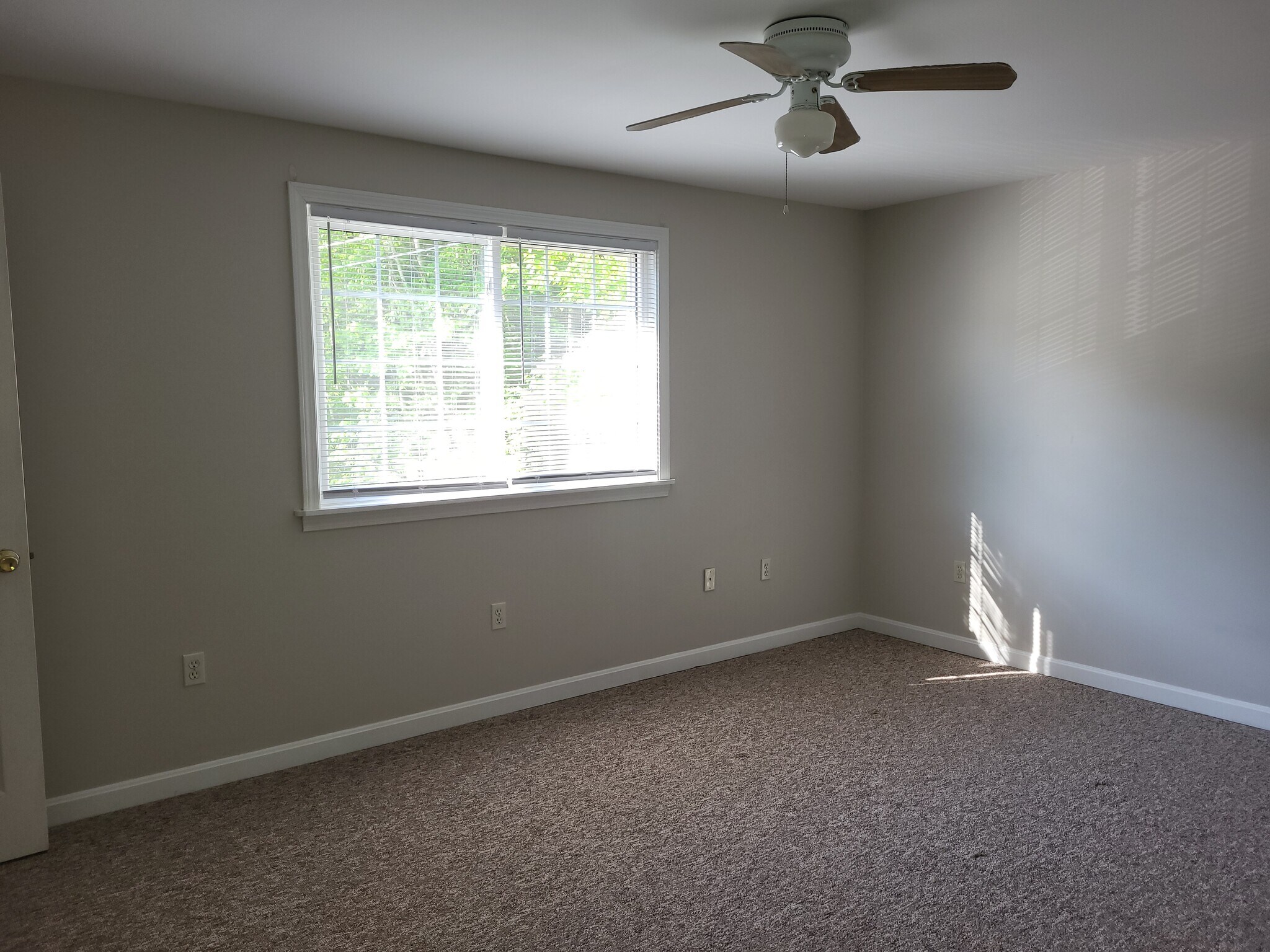 Front bedroom - 330 Craney Hill Rd