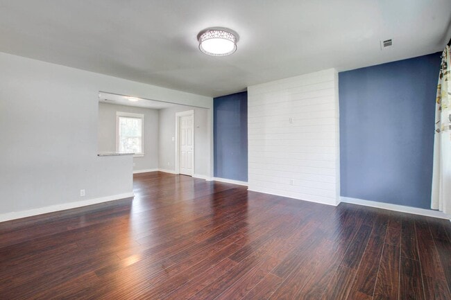 Building Photo - 229 Jean Wells Dr