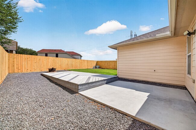 Building Photo - 22210 Bellow Glen Dr