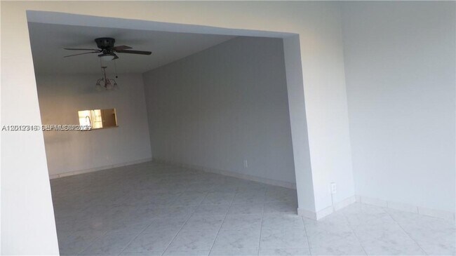 Building Photo - 5031 W Oakland Park Blvd