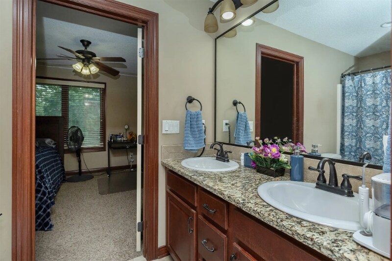 Building Photo - 8700 Wooded Point Dr