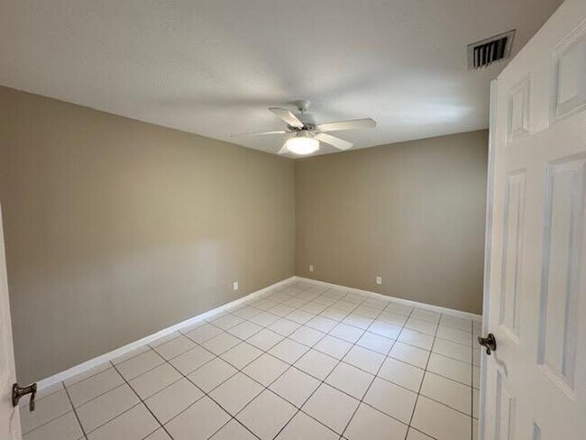 Building Photo - 3228 Jog Park Dr