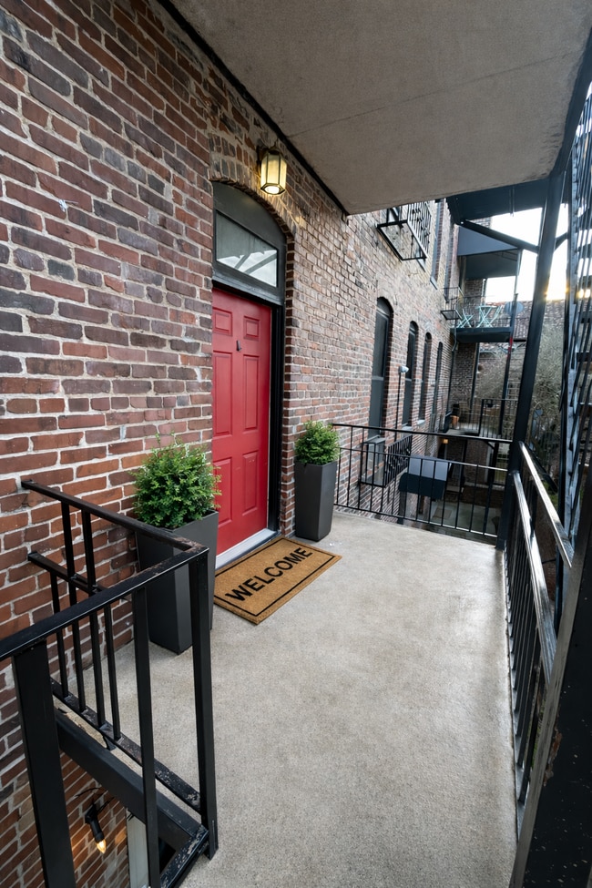 Building Photo - 209 W Fifth Ave