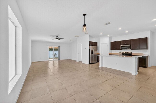 Building Photo - Modern home in Bent Creek Community