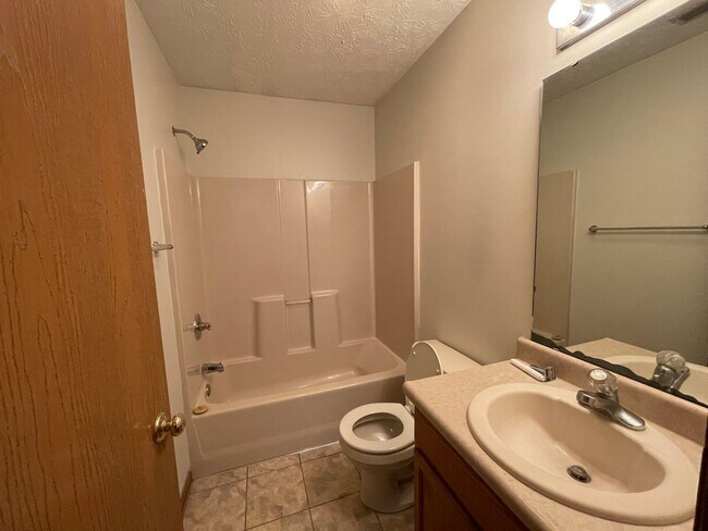Building Photo - UPDATED 3 BR HOME IN PRIME WEST LAFAYETTE ...