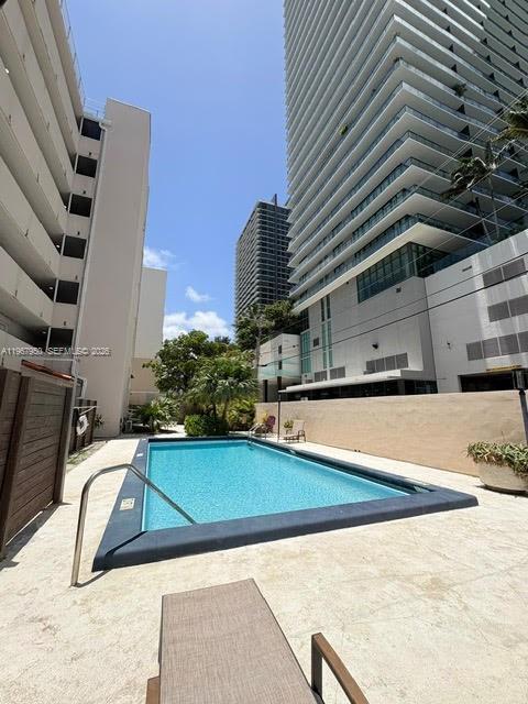 Building Photo - 505 NE 30th St