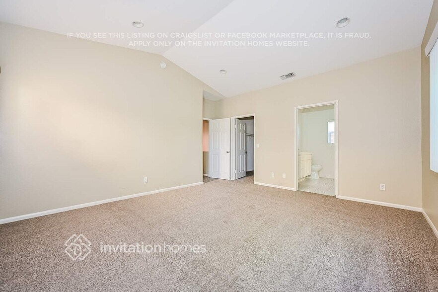 Building Photo - 20300 Vanowen St