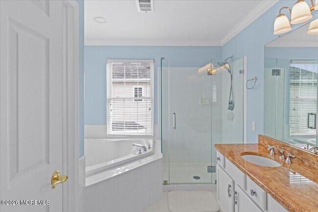 Building Photo - 297 Bayview Ave