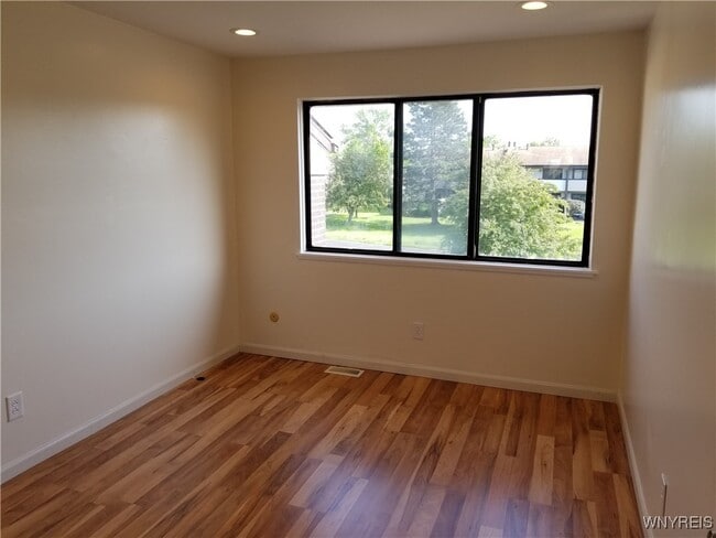 Building Photo - 807 Red Fern Ct