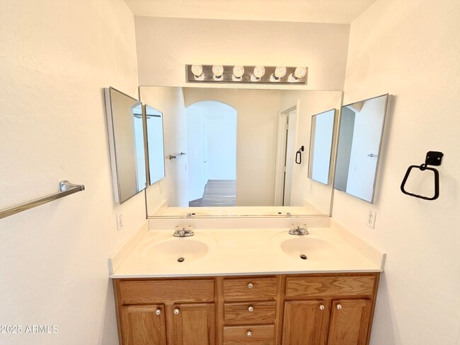 Building Photo - 13271 W Desert Rock Dr