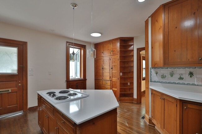Building Photo - 2104 Iuka Ave