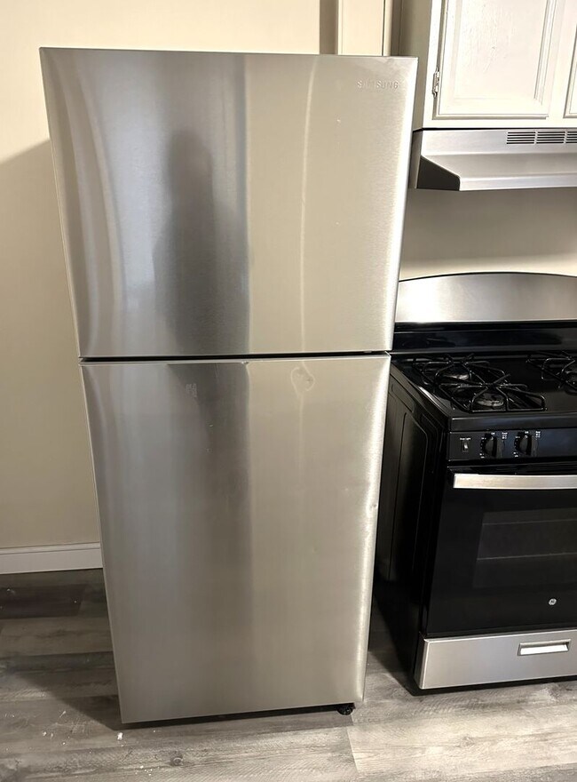 Building Photo - 425 Highland Ave