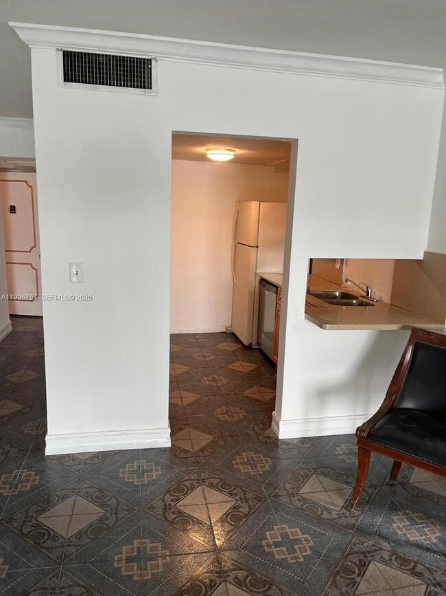 Building Photo - 285 NE 191st St