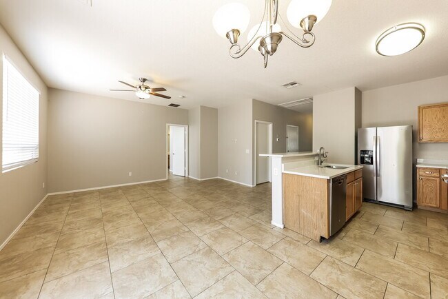 Building Photo - 1222 E Grove St