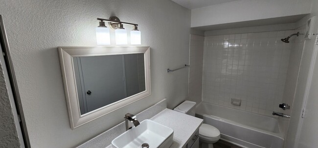 Building Photo - Silverado Ranch Condo!