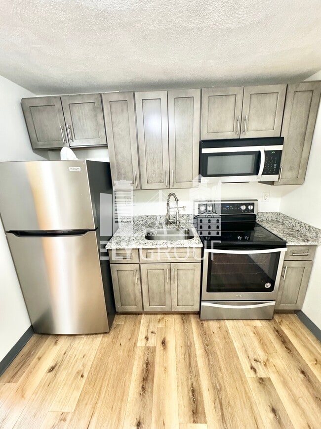 Building Photo - 8 Medford St