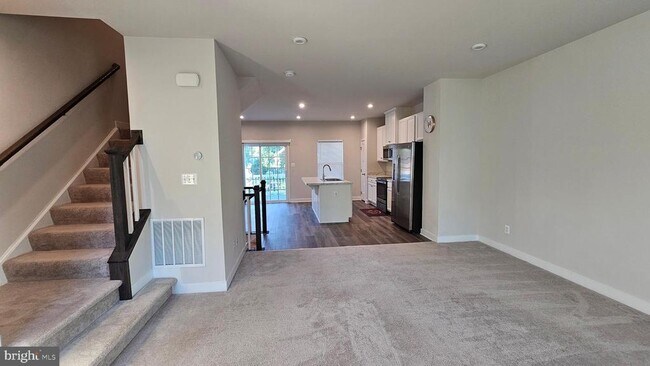 Building Photo - 2055 Rivers Dr