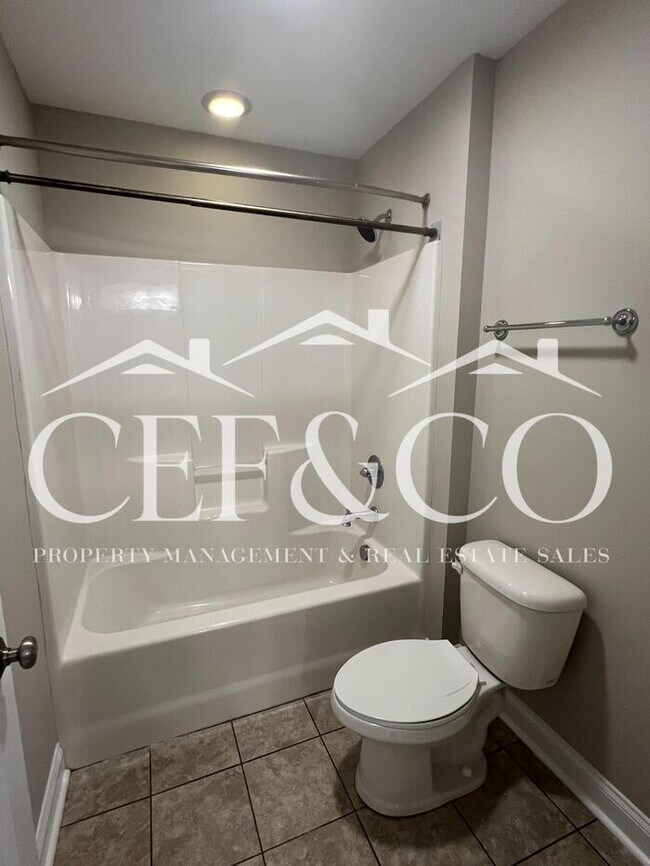 Building Photo - Spacious 3 bedroom 2.5 bedroom available in Moore!