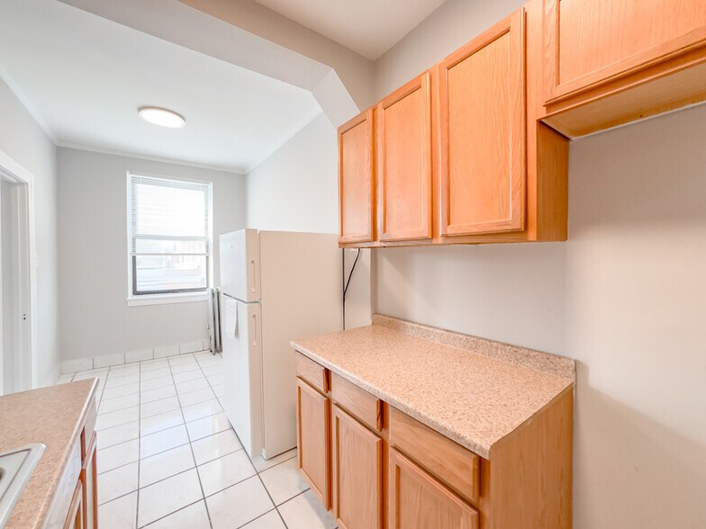 Building Photo - 4857 N Damen Ave