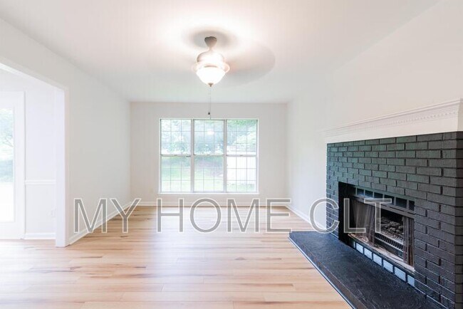 Building Photo - 8413 Woodford Bridge Dr