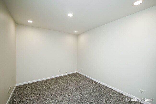 Building Photo - 325 N Loomis St