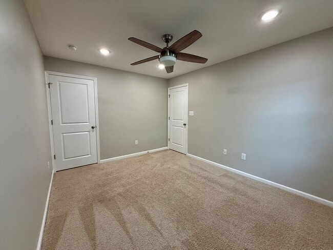 Building Photo - 902 Chalmers Ln