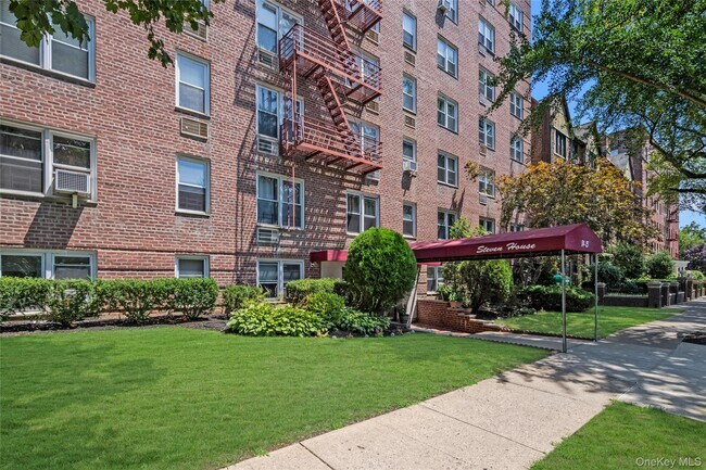 Primary Photo - 84-25-84118 118th St