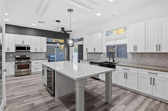 Building Photo - 4630 Laguna Vista St
