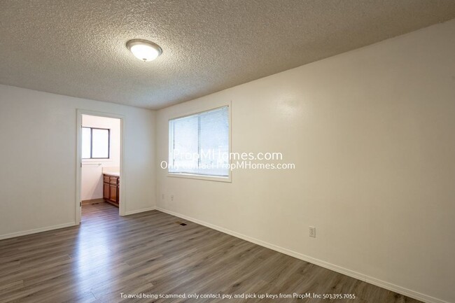 Building Photo - Charming Two-Bedroom Duplex in Aloha—Your ...