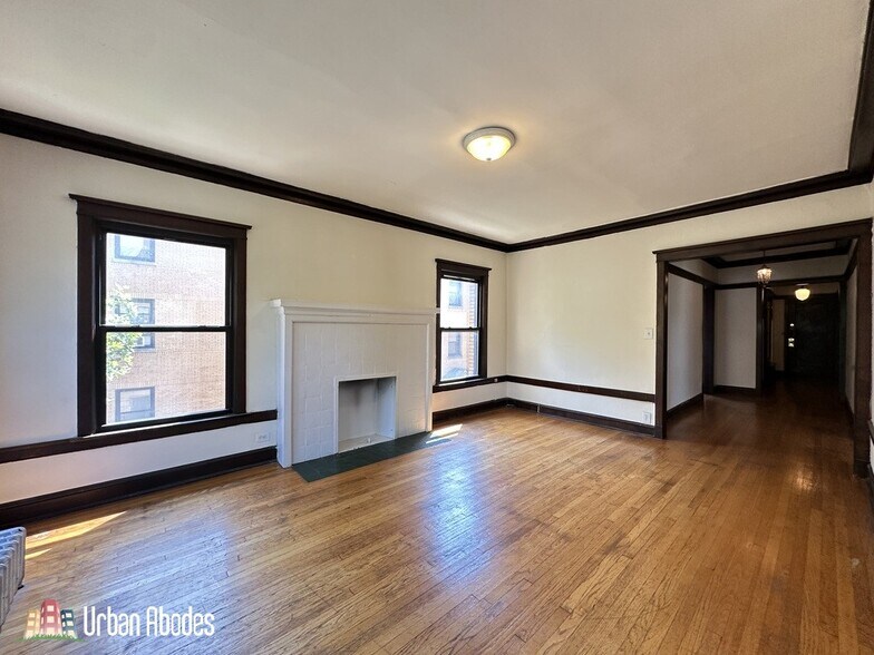Building Photo - 2434 N Sawyer Ave