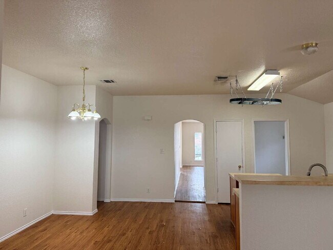 Building Photo - 603 Cypresscliff-