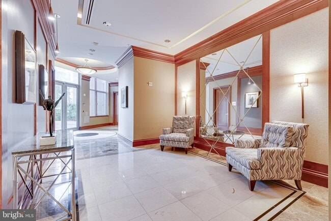 Building Photo - 8220 Crestwood Heights Dr