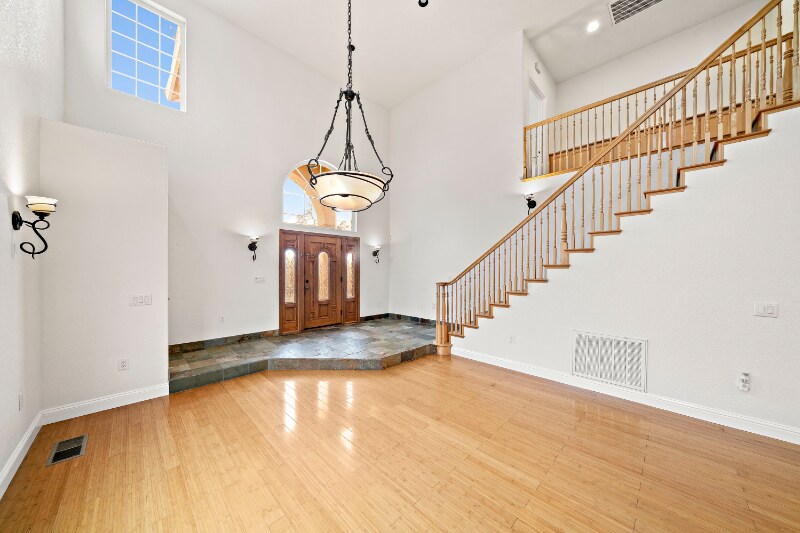 Building Photo - 8661 Elm Ave