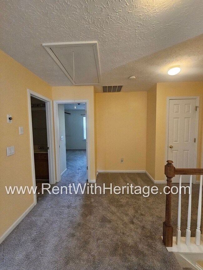 Building Photo - Gorgeous 5 bedroom, 2.5 bath / Attention t...