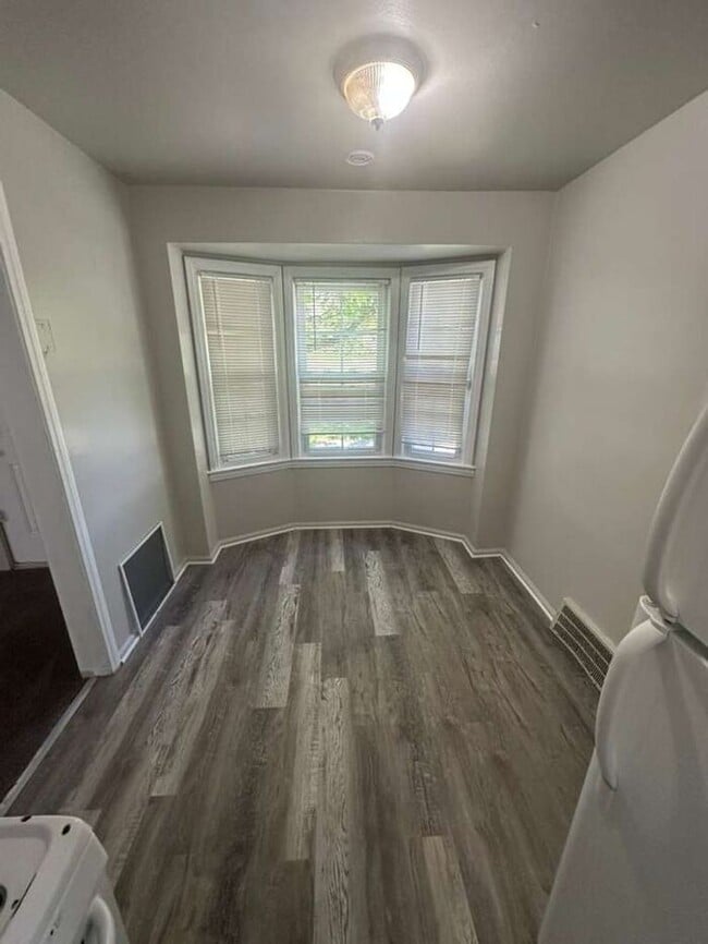 Building Photo - a charming Detroit rental home - section 8 and other HCV programs available