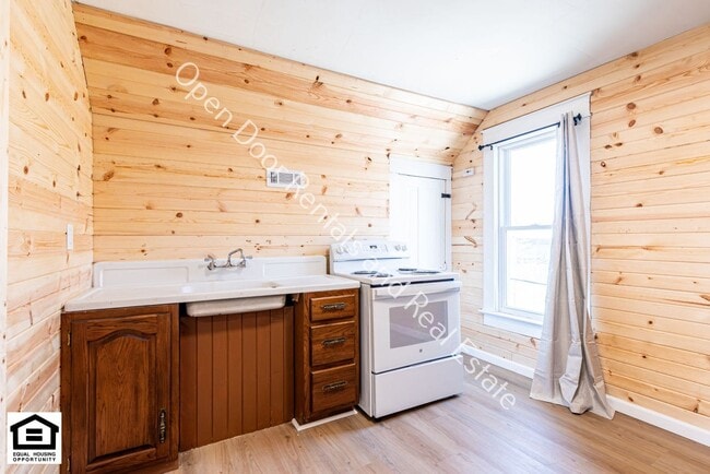 Building Photo - 1703 Sprott St