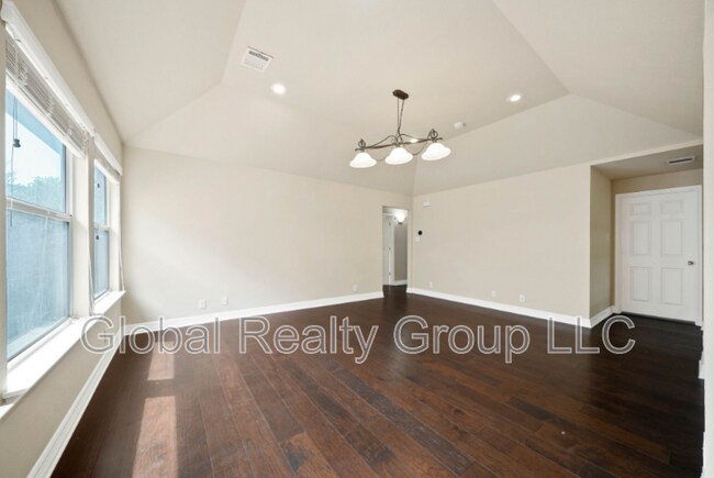 Building Photo - 431 Calm Springs