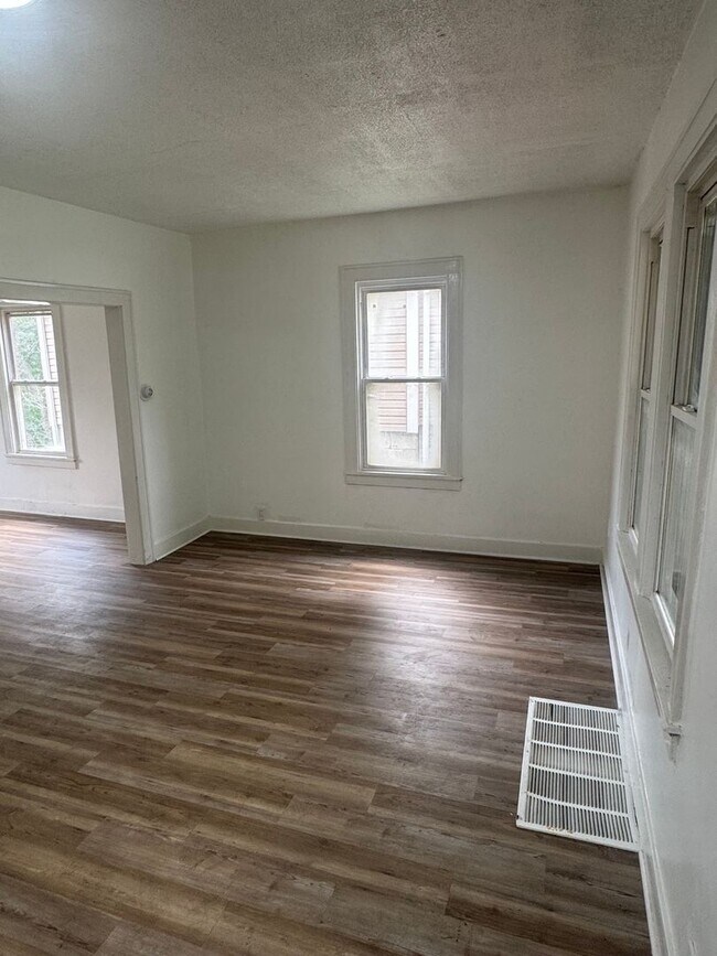 Building Photo - 275 Greensburg Pike