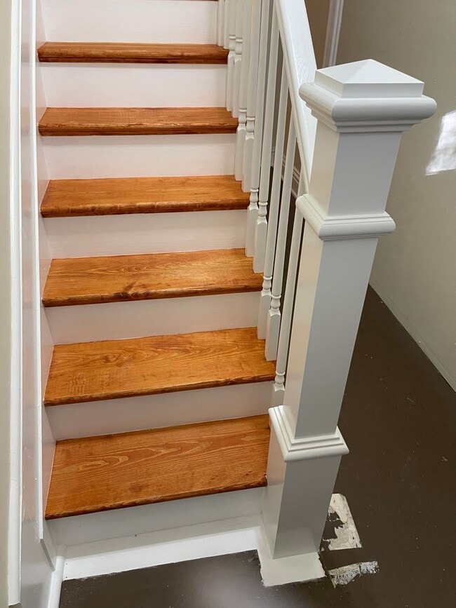 Building Photo - Large 3 bdrm/1 bath Home Within Walking Distance to VCU!