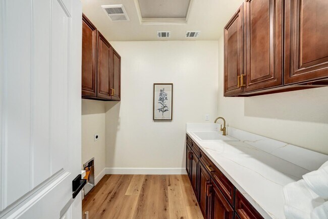 Building Photo - 2162 W Solo Wy